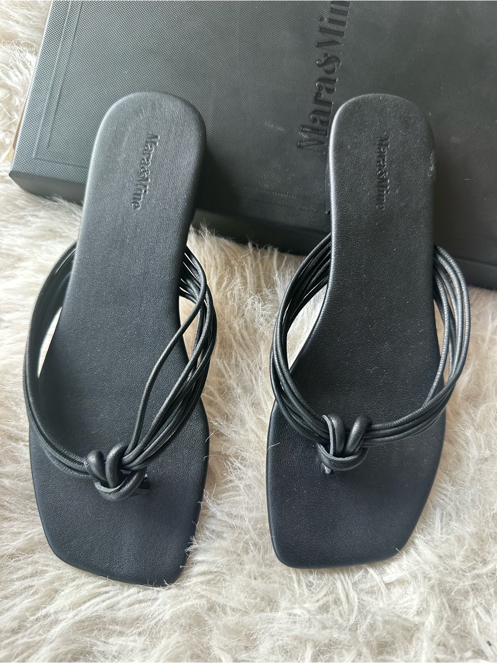 Mara & Mine Lola Minimalist Black Knot Toe-Loop Sandals new in the box 6